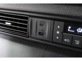 スマートフォンなどの音楽再生が可能なUSB接続ジャック装備車両です♪♪♪