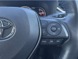 レーダークルーズコントロールを搭載しております。前車との距離をレーダーで測り一定の車間距離とスピードを保つとても便利な機能です。高速道路で楽に安心安全です!