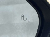 車線変更時の後方確認をアシストしてくれるブラインドスポットモニター!ドアミラーの死角を検知してくれるから車線変更もスムーズです。