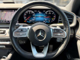 スポーツステアリングを装備。運転席まわりをスポーティに演出します。