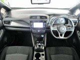 ■黒を基調としたスタイリッシュなデザインの運転席です。衝突被害軽減ブレーキ、レーンキープアシストなどの安心装備付き!