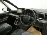 見通しのよいすっきりとした視界で、誰でも運転しやすいです。運転のしやすさは疲れにくさにも繋がりますよ♪