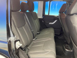 ●後部座席も気になるようなキズ・汚れやへたり等、大きなダメージはなく、良好な状態です。