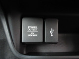 便利なUSBジャック・12V電源ソケットも付いています。周辺機器の充電にご利用頂けます。