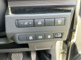 ★運転席の右下にある各ボタンは安全のためONでのご使用をおすすめしております。衝突軽減ブレーキ・踏み間違い防止装置・横滑り防止装置・車線逸脱警報などのON・OFFを手動で操作出来ます★