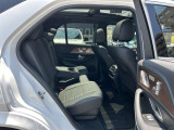メルセデス・ベンツの定める厳しい基準をクリアしたお車のみをご案内させて頂きます。納車前整備はメーカー規定に基づき当店3Fの指定工場で入念に行なわれます。熟練のメカニックがお客様のお車を整備致します。