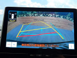 【バックカメラ】駐車時に後方がリアルタイム映像で確認できます。大型商業施設や立体駐車場での駐車時や、夜間のバック時に大活躍!運転スキルに関わらず、今や必須となった装備のひとつです!