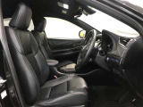 高いホールド性で運転姿勢が安定します。長距離ドライブでも疲れにくいのが魅力です。快適なドライビングライフをお送りください♪