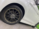 【15インチアルミホイール】外観にマッチしたアルミホイールを装着しております。各種アルミホイールや、スタッドレスタイヤも取扱いしております。是非ご相談ください♪