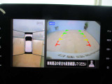 ■アラウンドビューモニター搭載。車体を4方向のカメラで「上から見下ろしたような映像」を映します。車庫入れが苦手な方も映像サポートでラクラク駐車できます。