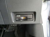 ■高速道路の料金所もノンストレスでスムーズに通過できるETC。スマートなビルトインタイプ!【ETC2.0搭載】※別途登録料がかかります。