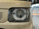 LEDヘッドライトは、点灯の瞬間から最大光量を発揮し、突然暗くなるトンネルなどでの安定感を高めます。