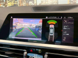 【バックカメラ】運転席から画面上で安全確認ができます。駐車が苦手な方にもオススメな便利機能です。