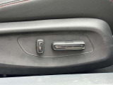 運転席8ウェイ助手席4ウェイパワーシート