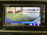 バックカメラを装備しており後方の視界も十分です。