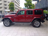 ホイールアーチが台形なのはJeep特有のデザインになり、ここを見てもJeepとすぐ分かります!