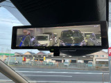 悪天候や荷物で後方の確認がしにくい時もミラーに映像で映してくれるインテリジェントルームミラーです。