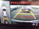 パノラミックビューモニター&バックモニター♪車両の前後左右に搭載した4つのカメラの映像を合成し、車を真上から見ているような映像を表示♪