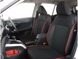 長時間の運転も疲れにくいフロントシート!体をしっかり支えてくれて運転がしやすい形状です!