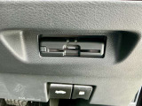運転席の右下にETCがビルトインされています。高速道路では便利ですね!
