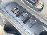 【電動格納ミラー】サイドミラーは電動格納式となっており、狭い駐車場でもキズがつくリスクを抑えられます。