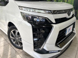 【LEDヘッドライト】悪天候や夜間走行時も良好な視界を確保し安心して運転できる高輝度LEDヘッドライトを装備!点灯速度が早く、消費電力も抑えられています。