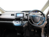 Honda車が初めての方にも扱いやすく分かりやすいインパネ周りと各種スイッチ類です。