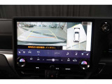 上から車両を見下ろしたような映像をナビゲーション画面に表示する「パノラミックビューモニター(床下透過表示機能付き)も搭載しています。