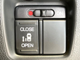 【パワースライドドア】スマートキーや運転席のスイッチでスライドドアの開閉が可能♪電動だから力を入れてドアを開ける必要が無く、小さいお子様でも、重い荷物を持っている時もラクに開け閉めできます♪