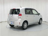 バックカメラも搭載しております。狭い駐車スペースでの安心です♪