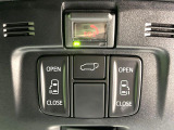 【両側パワースライドドア】スマートキーや運転席のスイッチで後席両側スライドドアの開閉が可能♪電動だから力を入れてドアを開ける必要が無く、小さなお子様でも簡単に開け閉めでき快適です♪