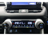 ★運転席と助手席でそれぞれお好みに合わせて温度設定が行えるフルオートエアコンです。外気温や室温、日射量を感知し、吹き出し温度、風量を緻密に制御します