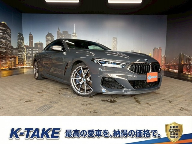 8シリーズ M850i xドライブ 4WD (禁煙車)(白本革)(4WD)(メーカーナビ)(アラ