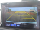 【リアカメラ】リバースに入れるだけで後方の映像が映ります。安全確認や、狭い駐車場での車庫入れ、雨の日や夜間など視界の悪い時に便利です。安全にバックする為には欠かせない装備です。