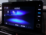 CD、DVD、Bluetooth、AM、FM、AUX、スマートフォン接続ができます。