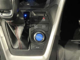 【電動パーキング】ボタンひとつでパーキングON。女性の方や運転に慣れていない方にも安心.