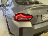L字型リアコンビランプ:BMWの伝統的なデザインのひとつです。夜間でも誰が見てもBMWとわかる印象的なデザイン。