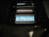 e-Pedalは、アクセルペダルの踏み加減を調整するだけで発進、加速、減速、停止までをコントロールすることができます♪ブレーキランプは減速時と停止時に点灯するので安心です☆