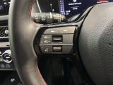 ステアリングにオーディオ操作スイッチが付いています。オーディオ画面に直接タッチしなくても操作が出来ますので、運転に集中できます。