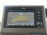 【バックカメラ(3モード)】視点を切り替えて後方を確認でき、駐車や車庫入れも安心です。