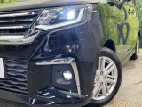 【LEDヘッドライト】悪天候や夜間走行時も良好な視界を確保し安心して運転できる高輝度LEDヘッドライトを装備!点灯速度が早く、消費電力も抑えられています。