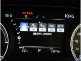カラーヘッドアップディスプレイ付き。少ない視線移動で情報を確認できるので、運転の疲労軽減に繋がりますよ♪