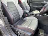 メーカーオプションのフルレザーシートパッケージです。運転席および助手席にはシートヒーターおよびシートに涼しい風を送るシートベンチレーターも装備、1年を通して常に快適な環境を提供するアイテムです。
