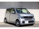 もちろんリアカメラも装備。安心、安全のために駐車時などの後方死角を減らします。また切り替えボタンを操作するとで、ノーマルビュー・ワイドビュー・トップダウンビューの切り替えが可能です!