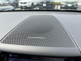 【harman kardon】ハーマンカードンのHi-Fiスペシャリストと共に、モデル別に開発・設計された専用チューニングが臨場感溢れる音響空間を実現しています。