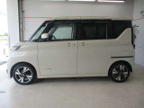 排気量は660ccの軽自動車。両側はパワースライドドアです。