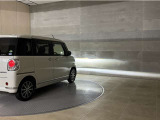 LEDヘッドランプです。十分な明るさを保ちつつも消費電力が少なく、バルブ寿命も長いのが特徴です。瞬時にMAXの光量を発揮するのもLEDならではです。☆LEDフォグランプも装備☆