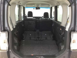 シートアレンジが多彩で、荷物の大小に応じてスペースを変えられる便利なお車です!