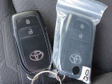 カギを取り出す手間がなく施錠開錠・エンジン始動ができる便利なスマートキーです!荷物で手がふさがっていたり、雨天時にも役立ちます☆