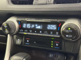左右独立温度コントロールフルオートエアコンです。運転席、助手席それぞれで独立して温度設定ができます。冷え性の方が乗っても安心ですね♪